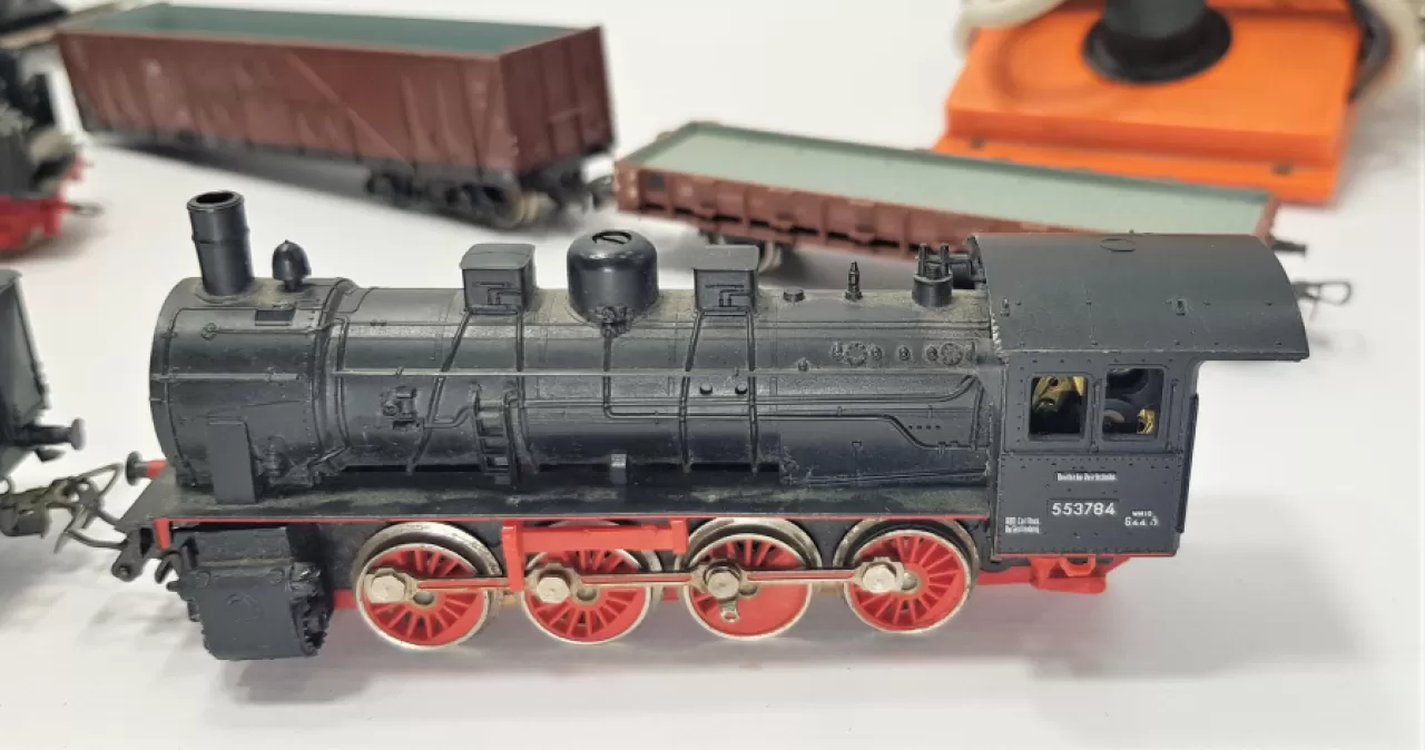 Oyuncak Tren Tutkunları İçin Saklı Hazineler: 100 Yıllık Ahşap Setlerin Peşinde