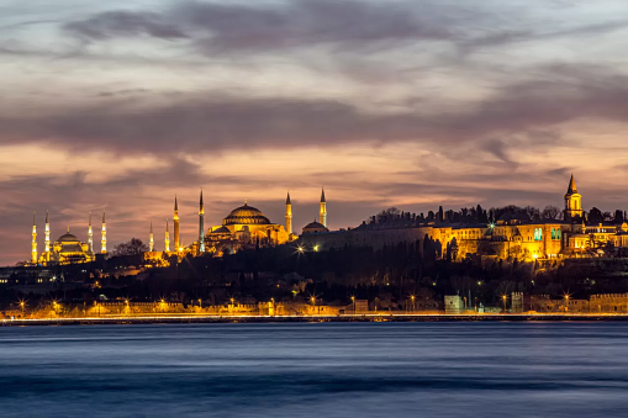 İstanbul mu İzmir mi? Şehir Tatiliniz İçin Karar Rehberi