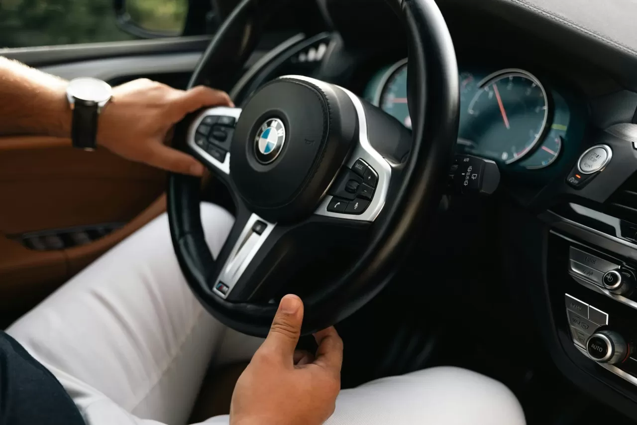 Uzun Yolda El Uyuşmasına Son: Direksiyon Keyfinizi Artıracak 3 Teknoloji