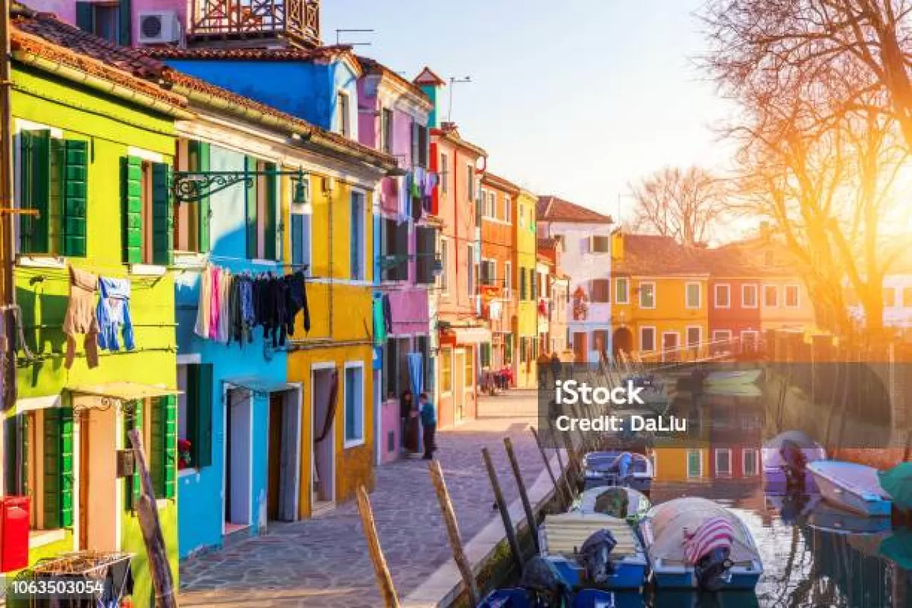 Burano Adası: Instagram'daki Renk Cümbüşünün Ardındaki Yokolma Tehlikesi