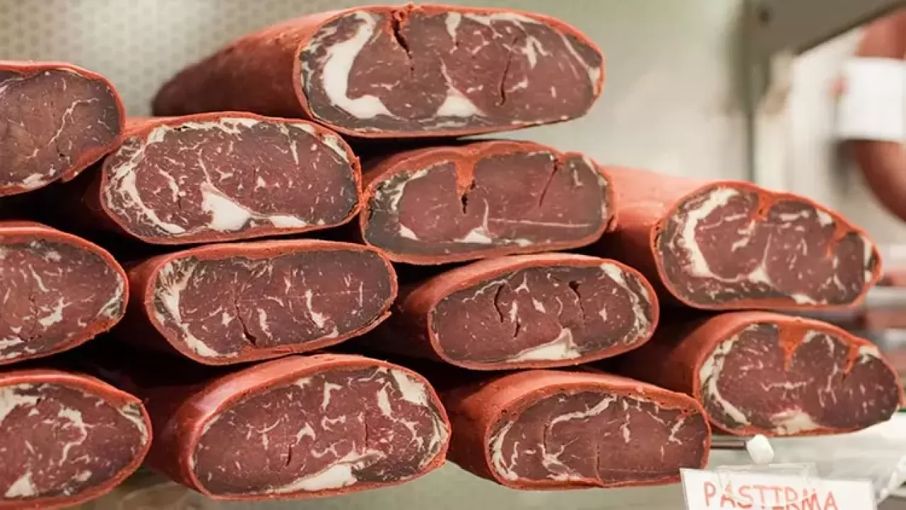 Kayseri'de Pastırma Rotası: 1500 Yıllık Lezzetin Hanlar, Sokaklar ve Festivallerle Keşfi