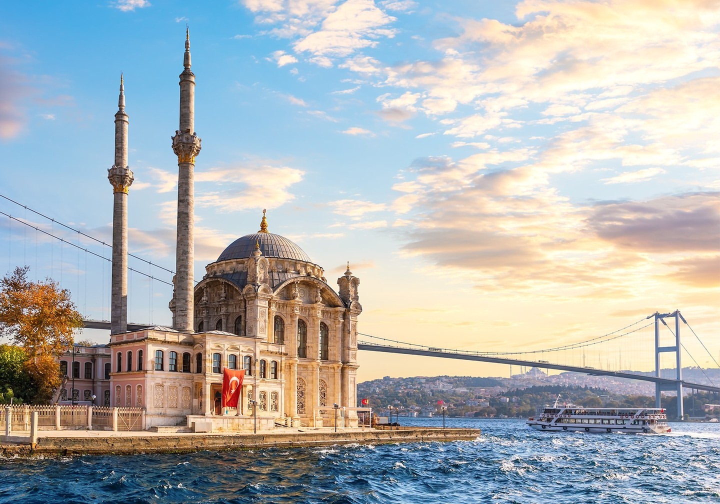 Ortaköy Camii: İstanbul'un Muhteşem Manzarasına Sahip Osmanlı Barok Mimarisi