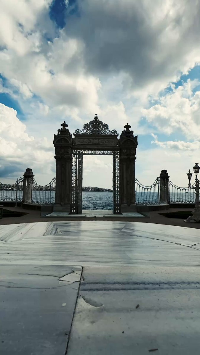 Dolmabahçe Sarayı: İstanbul'un Tarihi Simgelerinden Biri