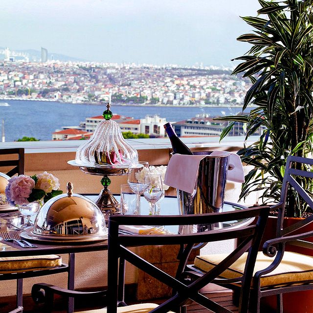 Divan İstanbul, Boğaz Manzaralı Presidential Suite’inde Özel Kutlama Sunuyor