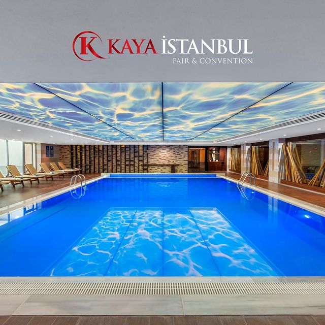 Kaya İstanbul Fair & Convention Center'ın Kapalı Havuzunda Rahatlayın