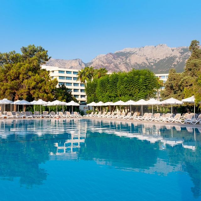 Mirage Park Resort: Antalya'nın Büyüleyici Doğal Güzelliklerinde Tatil Keyfi