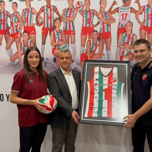 İnfo Yatırım, Karşıyaka Kadın Voleybol Takımı'nın Sponsoru Oldu