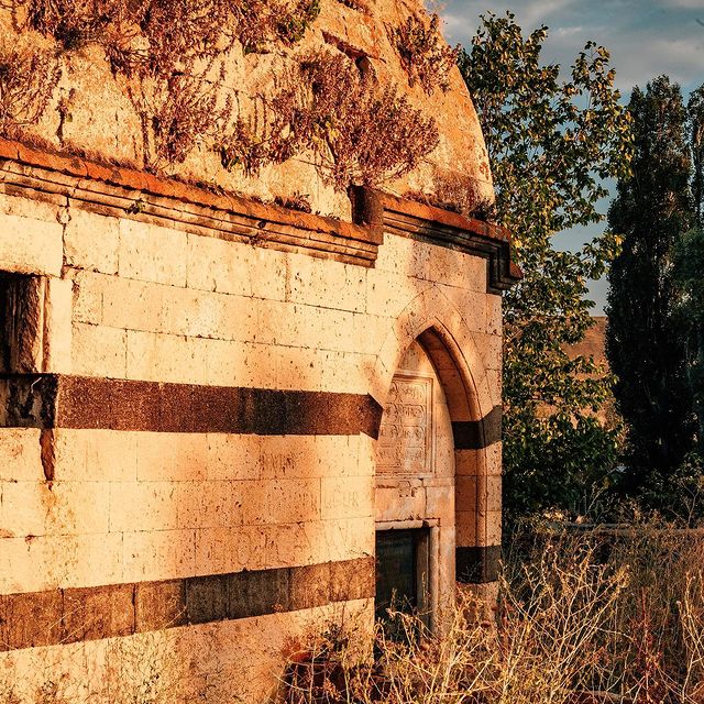 Ağrı'nın Kültürel Mirası: Hamur Tomb