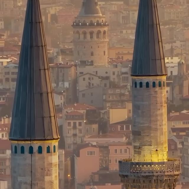 İstanbul'un Tarihi ve Estetik Mirası: Süleymaniye ve Galata Kulesi