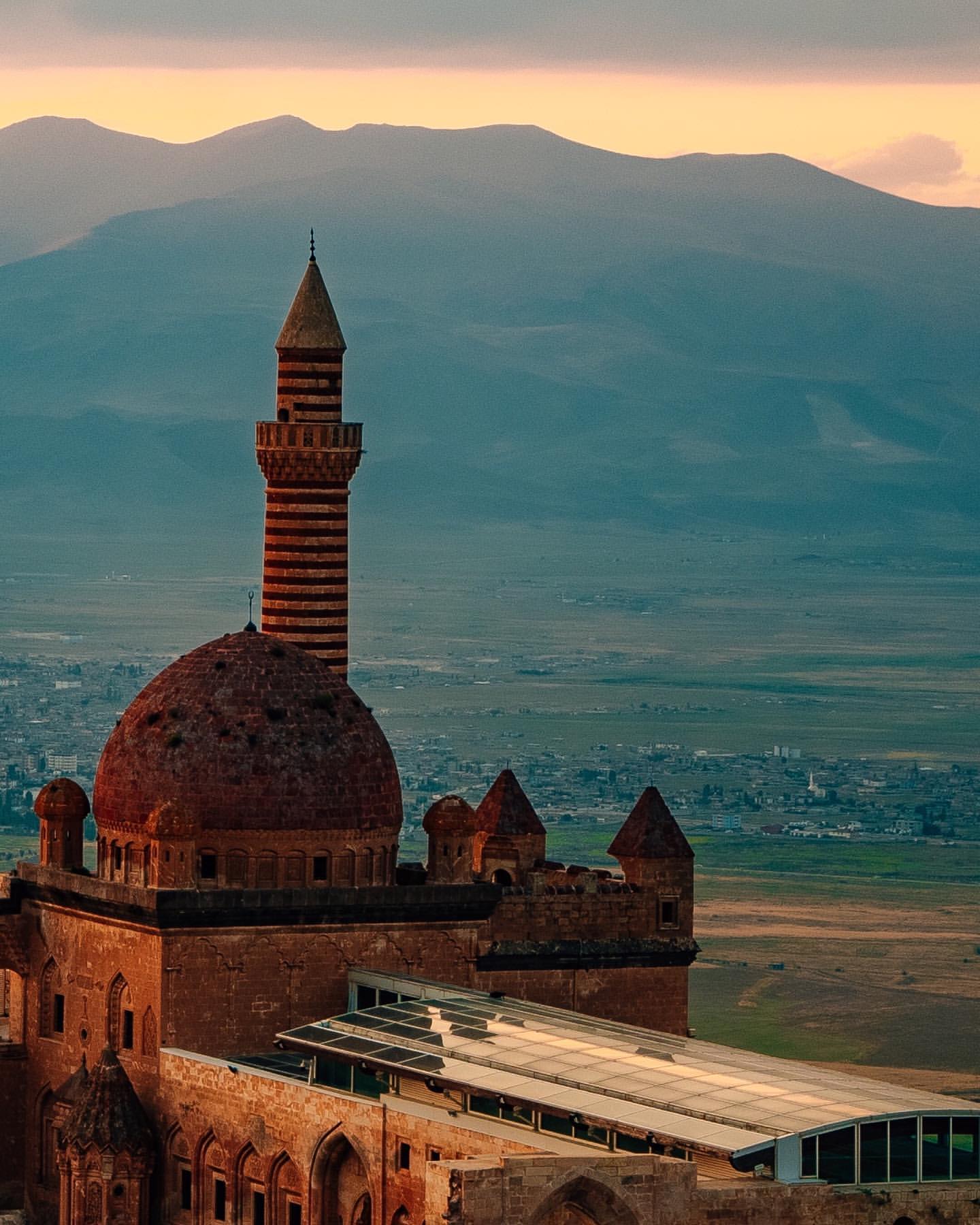 İshak Paşa Sarayı'nın Büyüleyici Mimarisi