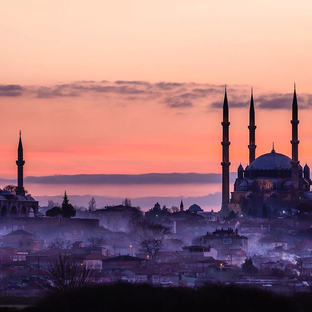 Edirne’nin Tarihi ve Mimari İkilisi: Selimiye ve Muradiye Camii