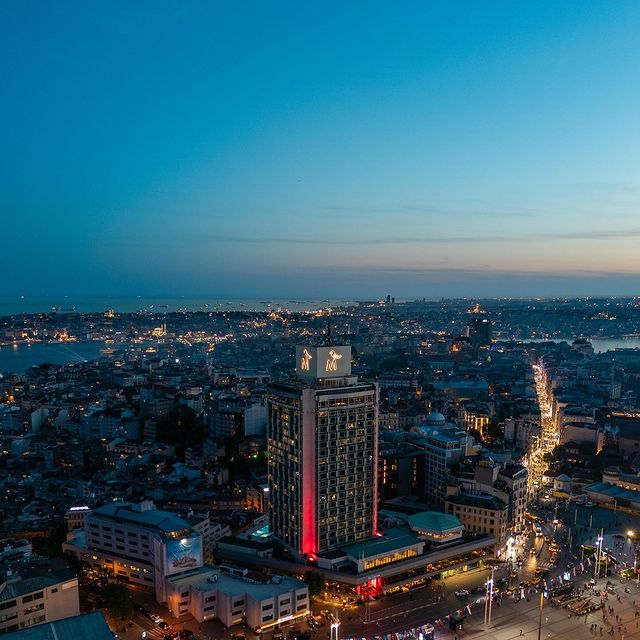 Taksim Meydanı: İstanbul'un Kültürel ve Tarihi Hazinelerine Açılan Kapı