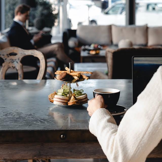 Business Zone'da Yoğun Günün Ardından Mola
