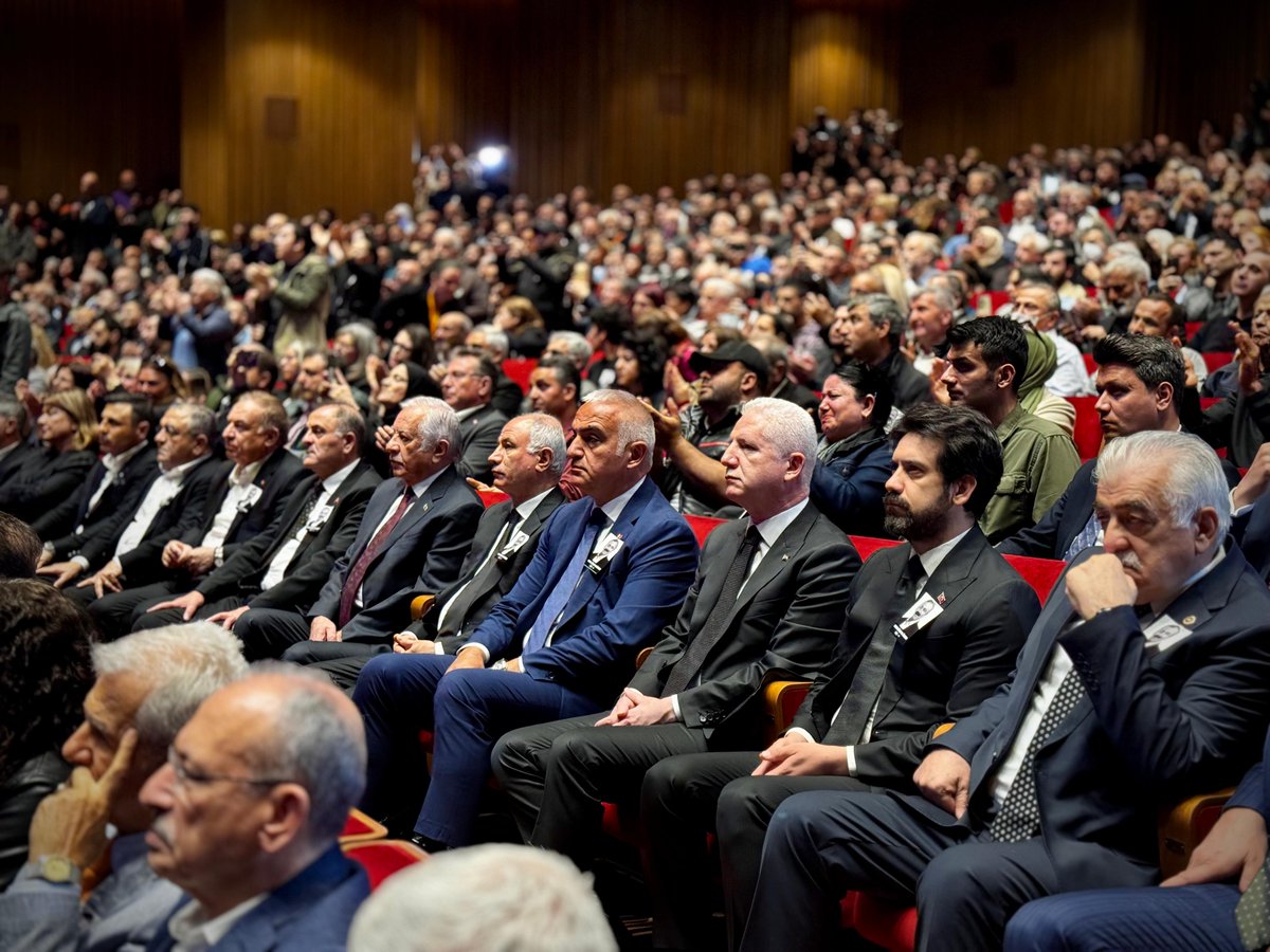 Sırrı Süreyya Önder İstanbul'da Son Yolculuğuna Uğurlandı