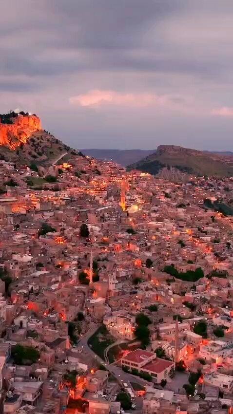 Mardin, Gece Gündüz Büyüleyen Görüntüleriyle Turistlerin İlgisini Çekiyor
