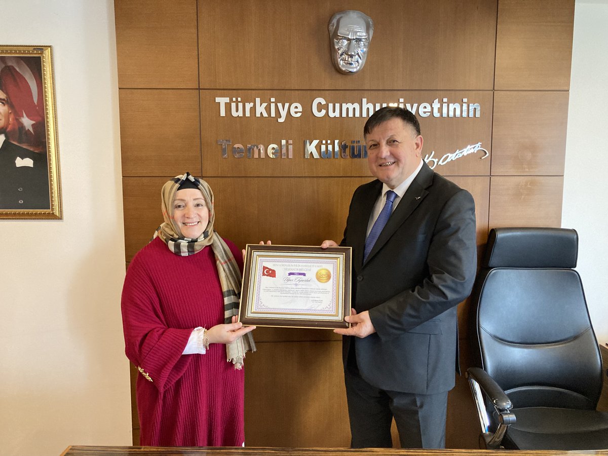 Sen 1 Ordusun İyilik Hareketi Vakfı Ordu Şube Başkanı, İl Kültür ve Turizm Müdürüne Teşekkür Belgesi Takdim Etti