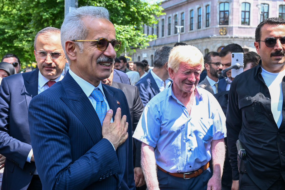 Ulaştırma ve Altyapı Bakanı Uraloğlu, AK Parti Trabzon İl Başkanlığı Bayramlaşma Töreni'ne Katıldı