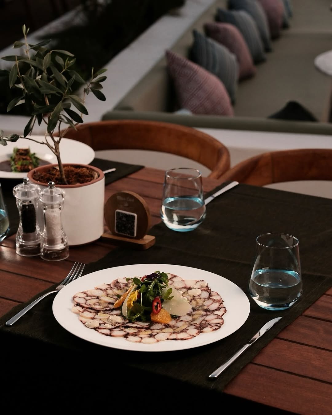 Mavi Cove Restaurant, Misafirlerine Özen ve Zarafeti Sunuyor