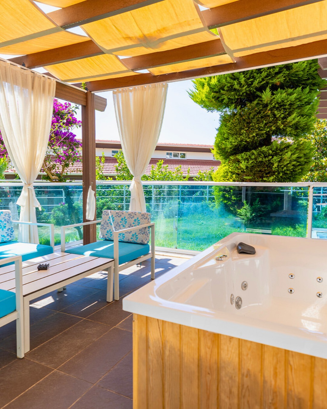 Garcia Resort & Spa Otel, Jakuzili Odaları ve Doğa İçinde Tatil Fırsatı Sunuyor