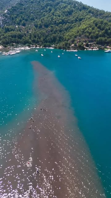 Marmaris'te Doğa Harikası: Kızkumu'nda Denizin Üzerinde Yürüyüş