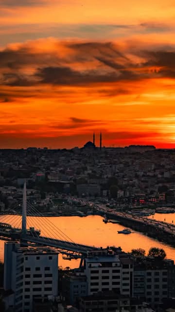 İstanbul'un Görsel Şöleni: Her Karede Farklı Bir Manzara