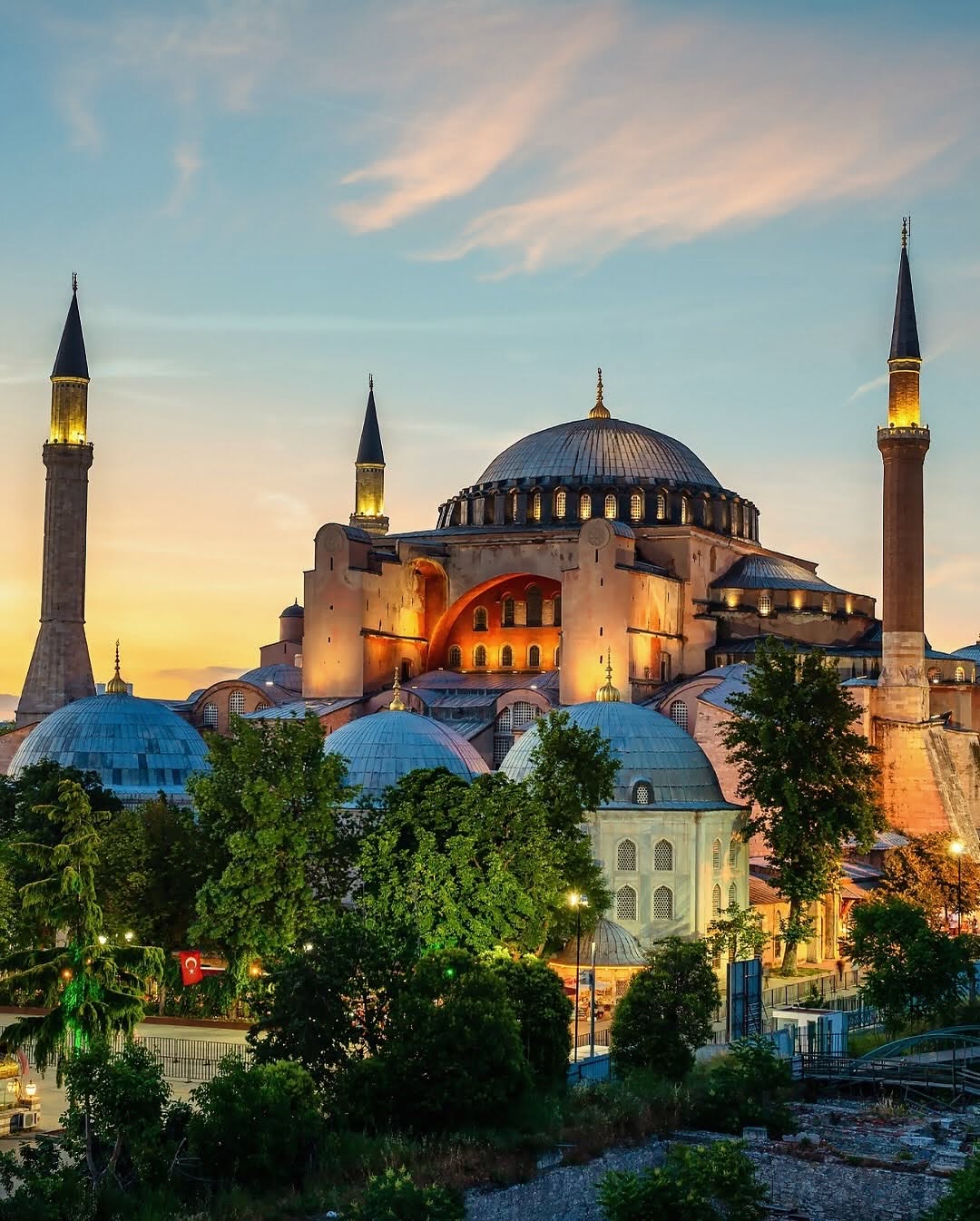 Ayasofya Camii, İstanbul'un Tarih ve Kültür Köprüsü Olarak Yükseliyor