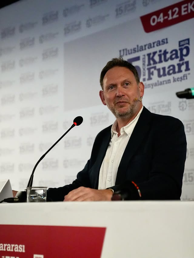 Thomas Taylor, 15. Uluslararası Kocaeli Kitap Fuarı'nda Okurlarıyla Bir Araya Geldi