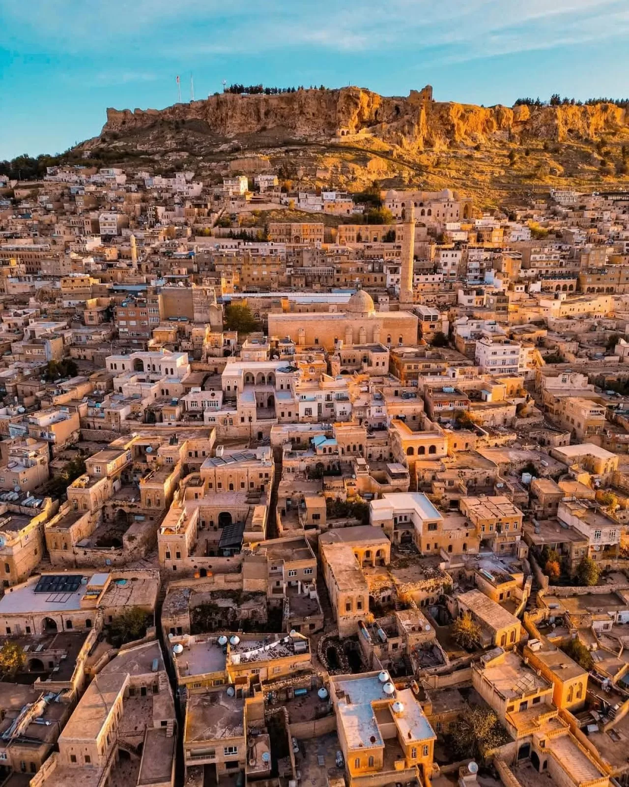Mardin'de Tarihi Taş Evler ve Dar Sokaklar Zaman Yolculuğuna Çağırıyor