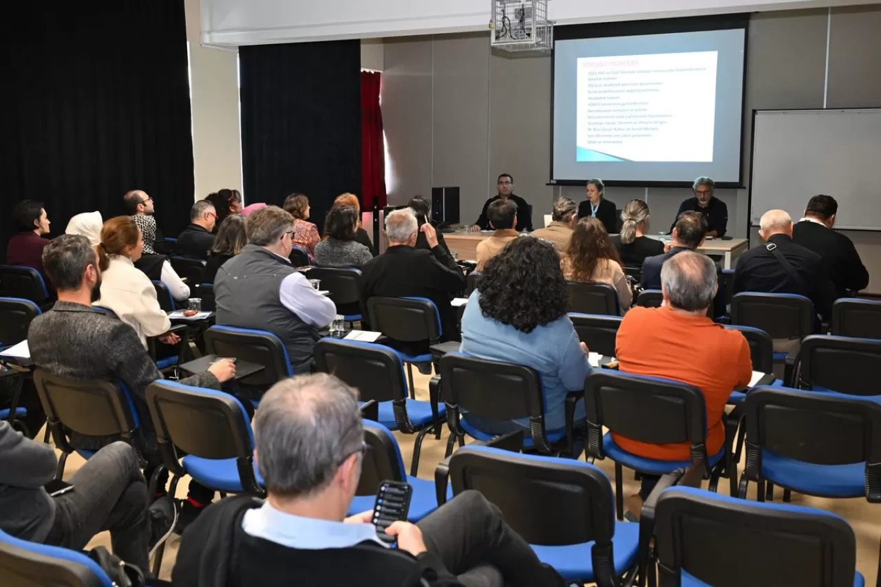 AKÜ Güzel Sanatlar Fakültesi'nde Akademik Kurul Toplantısı Gerçekleştirildi