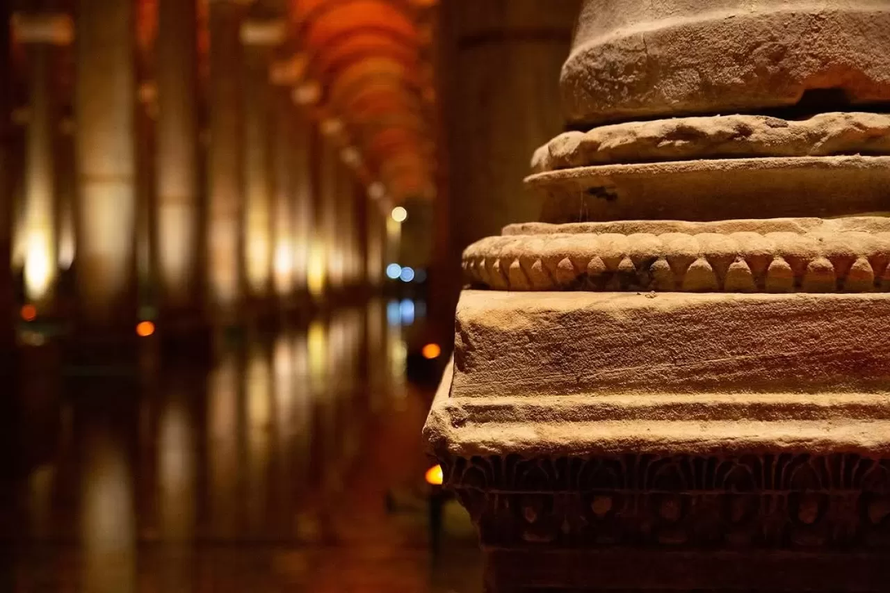 Yerebatan Sarnıcı, Ziyaretçilerini Tarihin Derinliklerine Götürüyor