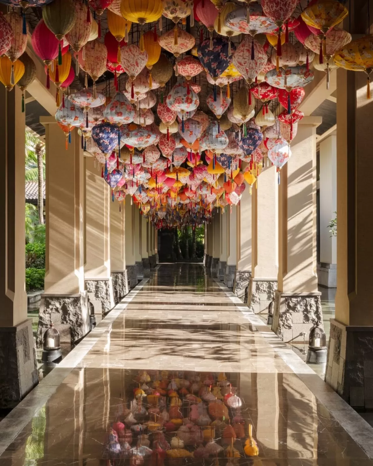 Raffles Hainan'da Geleneksel Li Sanatı ile Modern Lüks Buluşuyor
