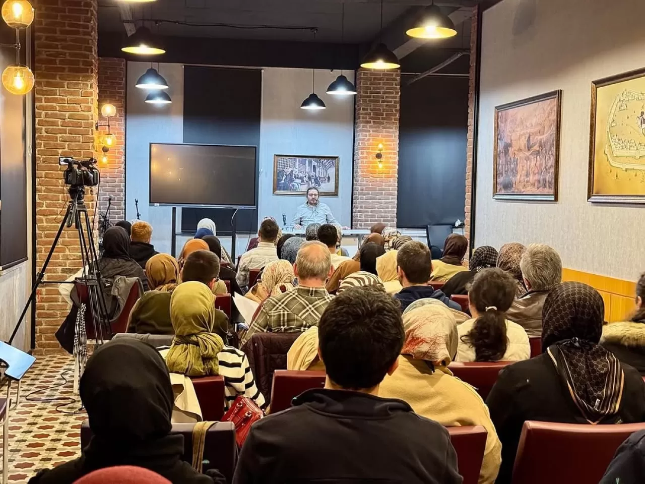 Sultanbeyli'de Yeni Çağın Dönüm Noktaları Temalı Bilim Okuması Tamamlandı