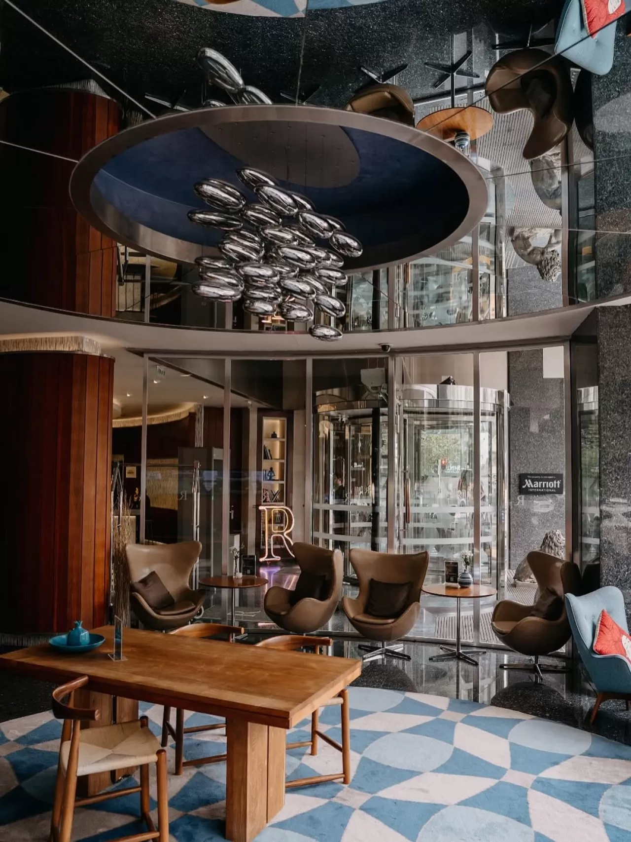 Renaissance İzmir Otel'de Konaklamalar Yeni Hikayelere Ev Sahipliği Yapıyor