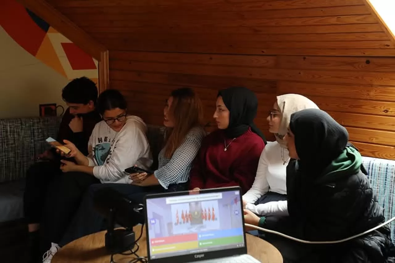 Gaziosmanpaşa'da Cumhuriyet Bayramı'nda Bilgi Yarışması Düzenlendi