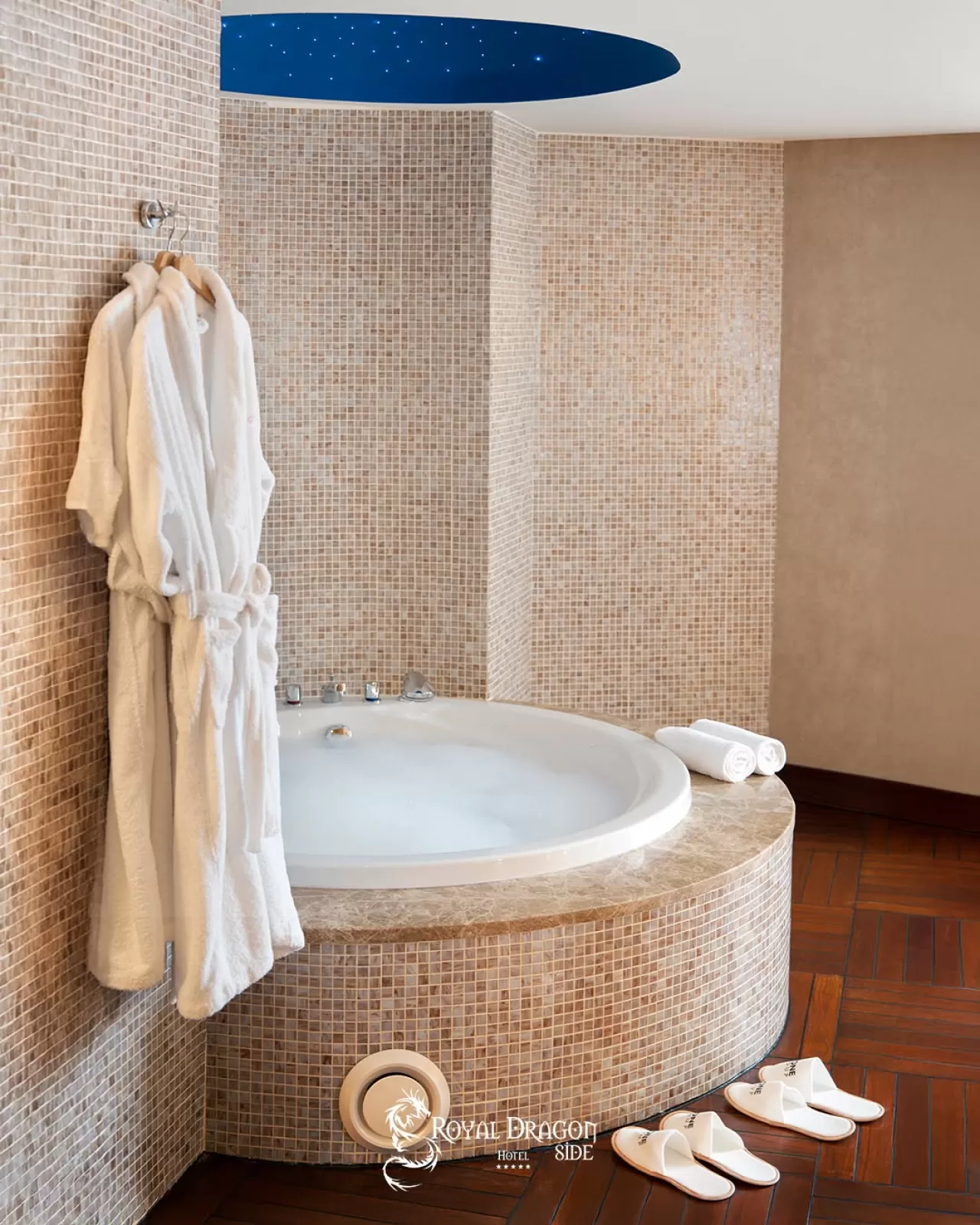 Royal Dragon Hotel'de Konfor ve Dinlence Ön Planda