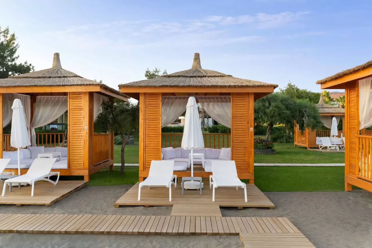 Akra Fethiye'de Özel Kabanalar ile Kıyıda Konfor