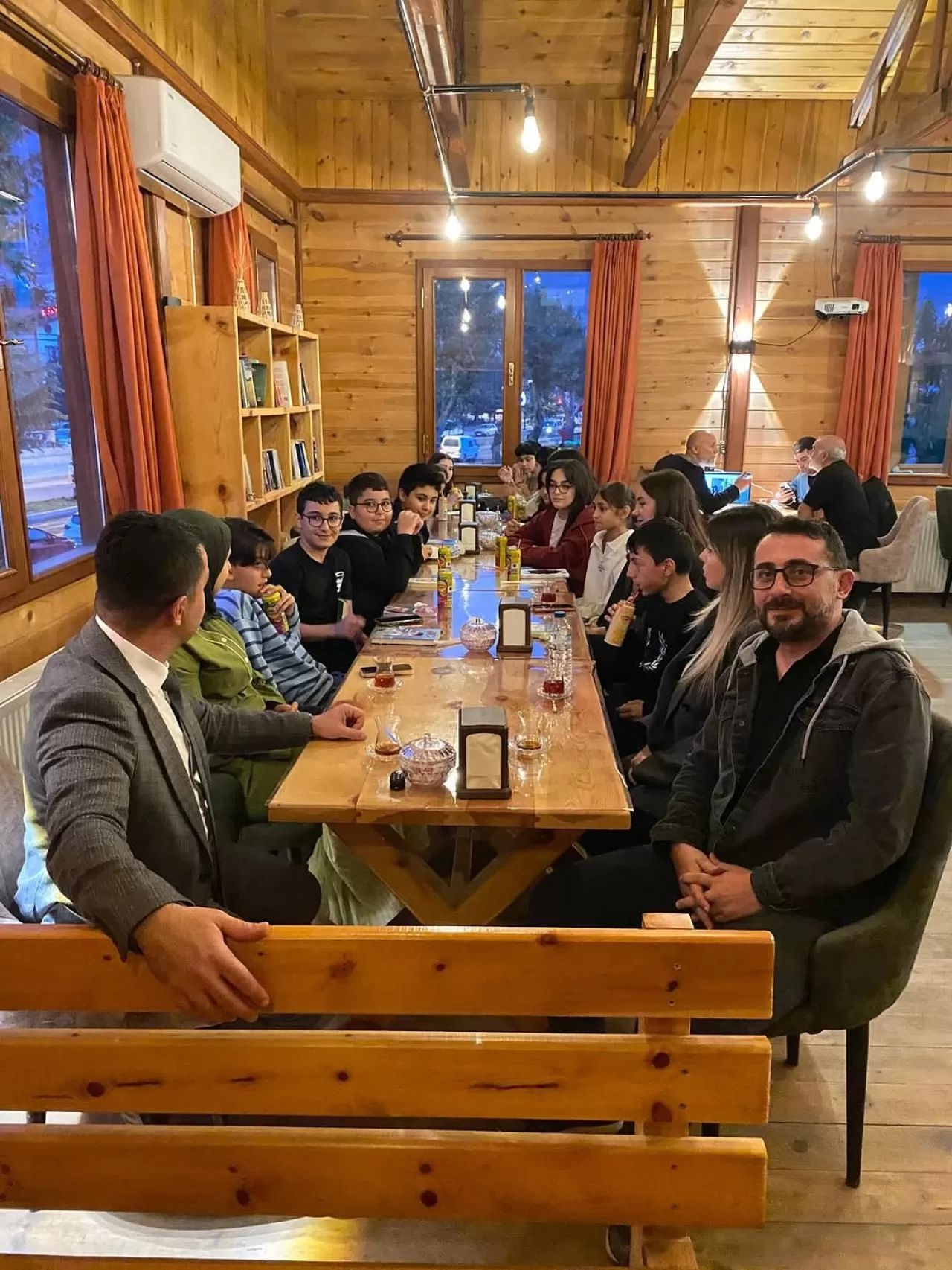 Artvin Cumhuriyet Ortaokulu'nda Kitap Okuma Etkinliği Düzenlendi