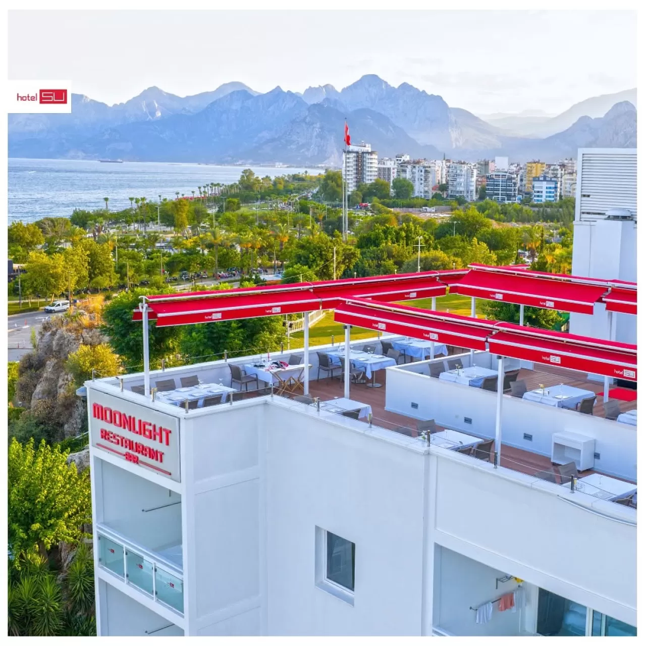 Hotel Su'nun Moonlight Restaurant & Bar'ı, Akdeniz Manzarasında Lezzet Sunuyor